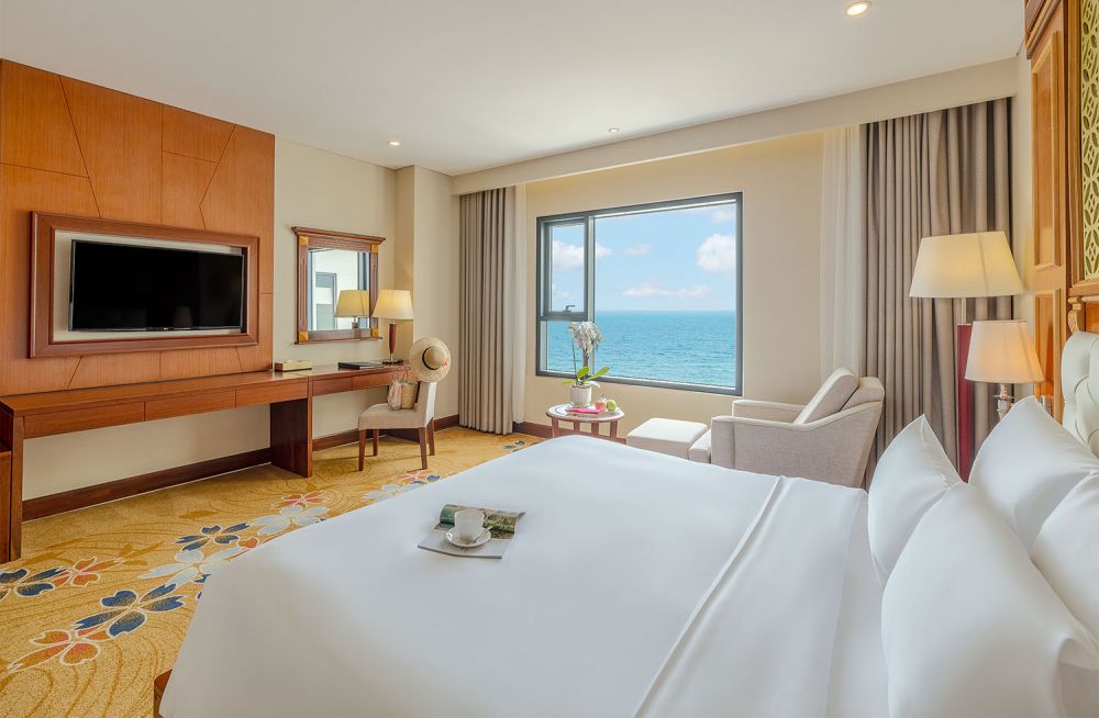 Premium Deluxe King Ocean View, DLG Hotel Danang 5*