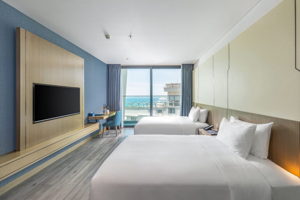 Premier Deluxe Partial Sea View, Awaken Danang 5*