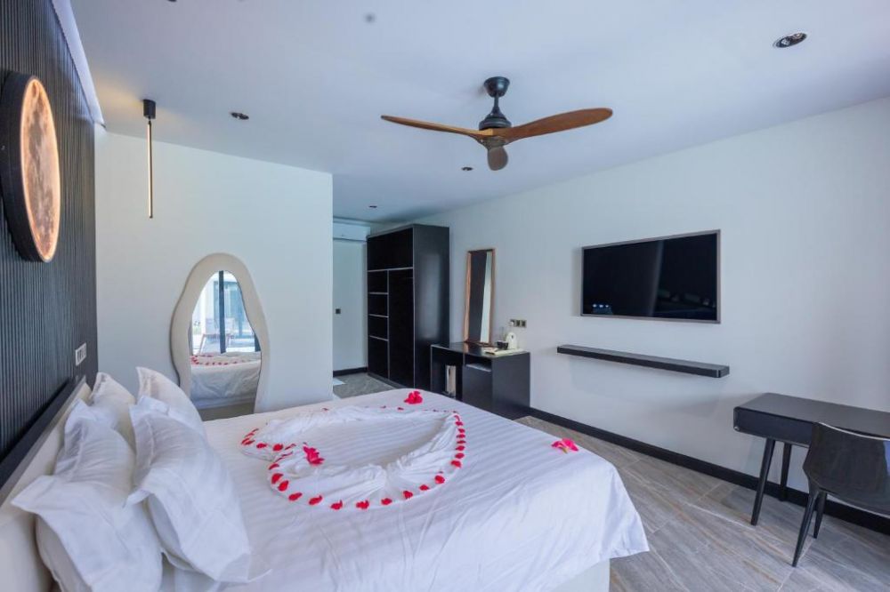 Deluxe Double Room / Twin Room with Pool View, Hakuna Thoddoo 