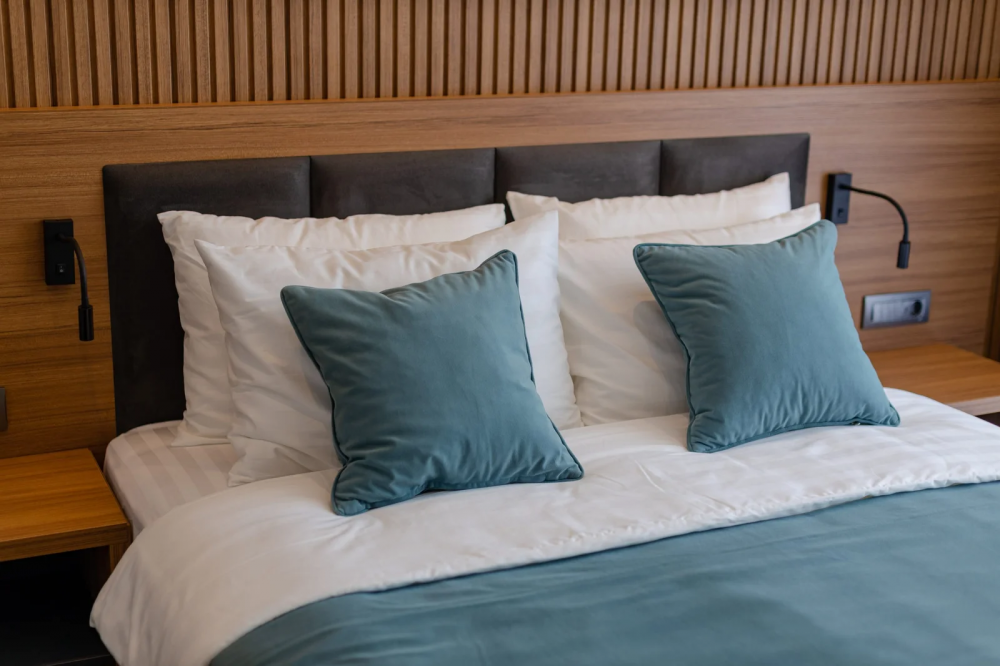 Standard Twin, Monarch 4*