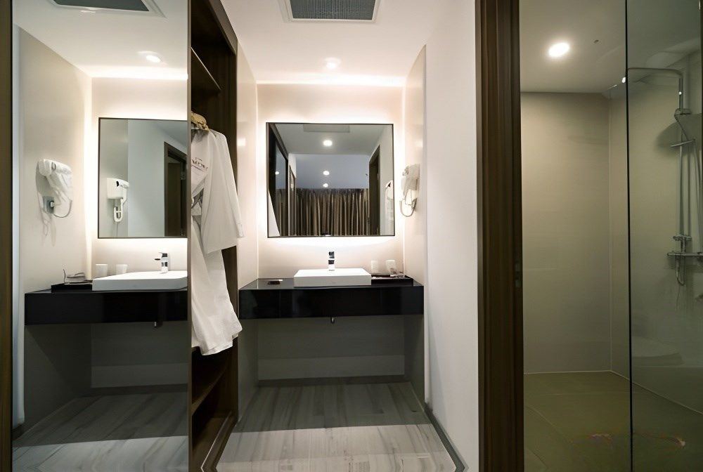 Premier TRPL SV with balcony, LeMore Hotel Nha Trang 4*