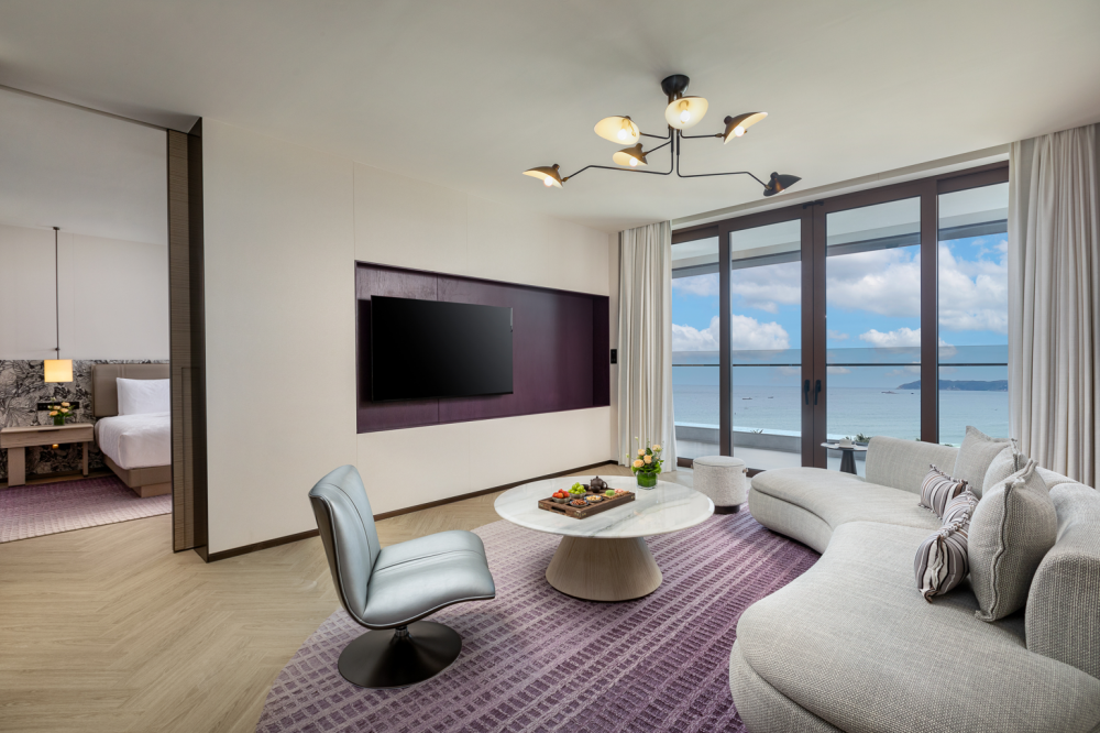 1 Bdrm Suite Living Area Ocean View, Hualuxe Sanya Yalong Bay Resort 5*