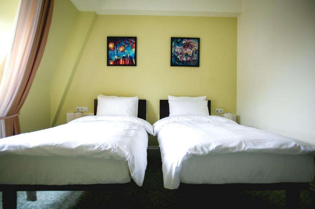 Comfort Twin / Dbl, Piazza Hotel (ex. Piazza Four Colours) 3*