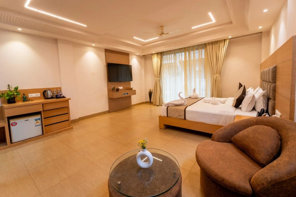 Luxury Couple with jacuzzi bathtub, Grandeur De Sanchi 4*