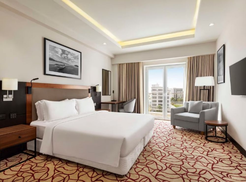 Executive Suite with Lounge Access, Radisson Hotel Muscat Panorama 4*