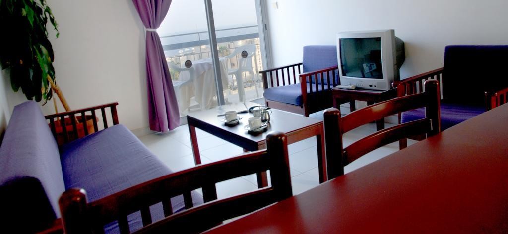 One Bedroom, Blue Crane Hotel Apts 3*