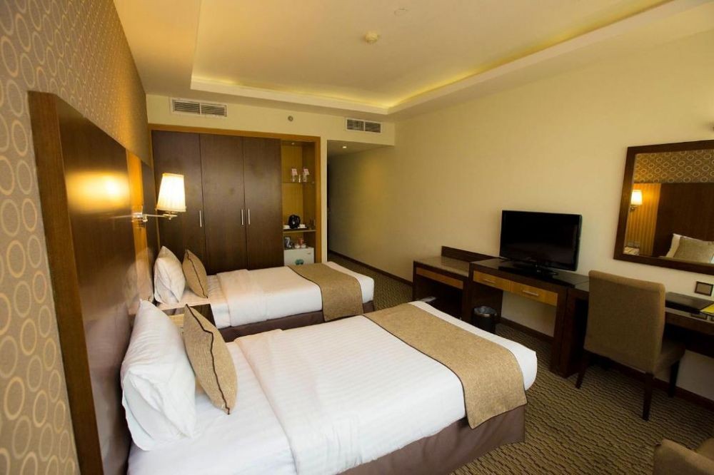 Deluxe, Fortune Plaza Hotel 3*