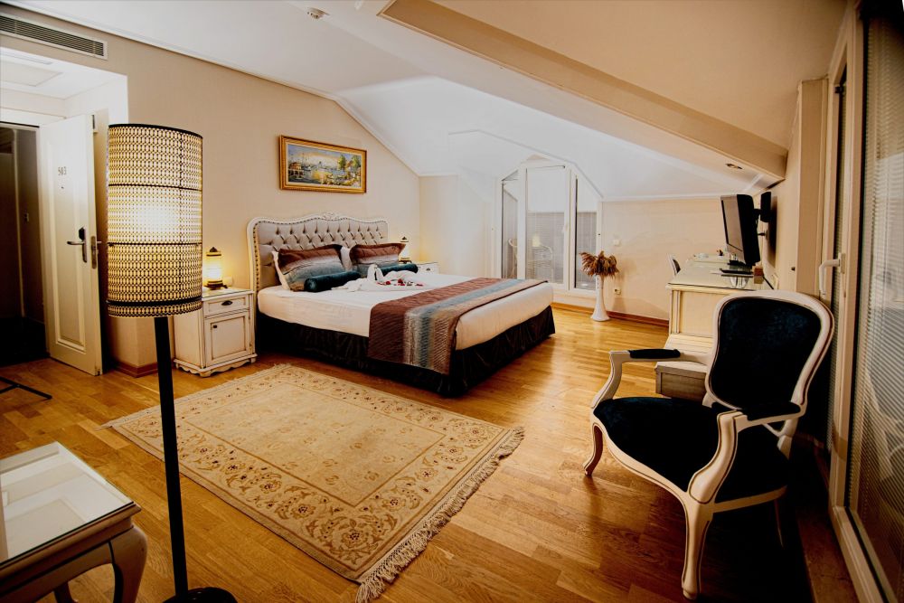 Deluxe, Recital Hotel 3*