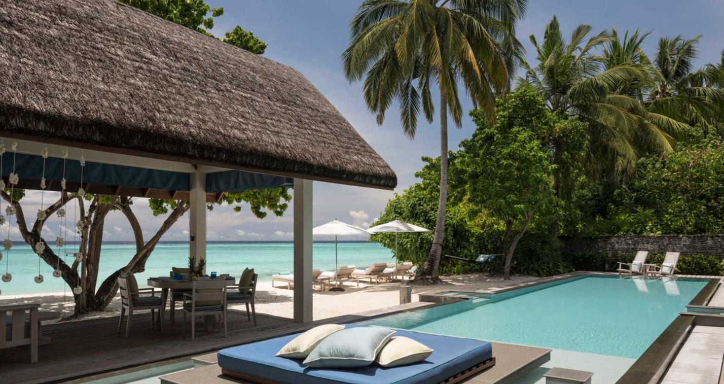 Two-bedroom Oceanfront Bungalow with Pool, Four Seasons Landaa Giravaru 5*