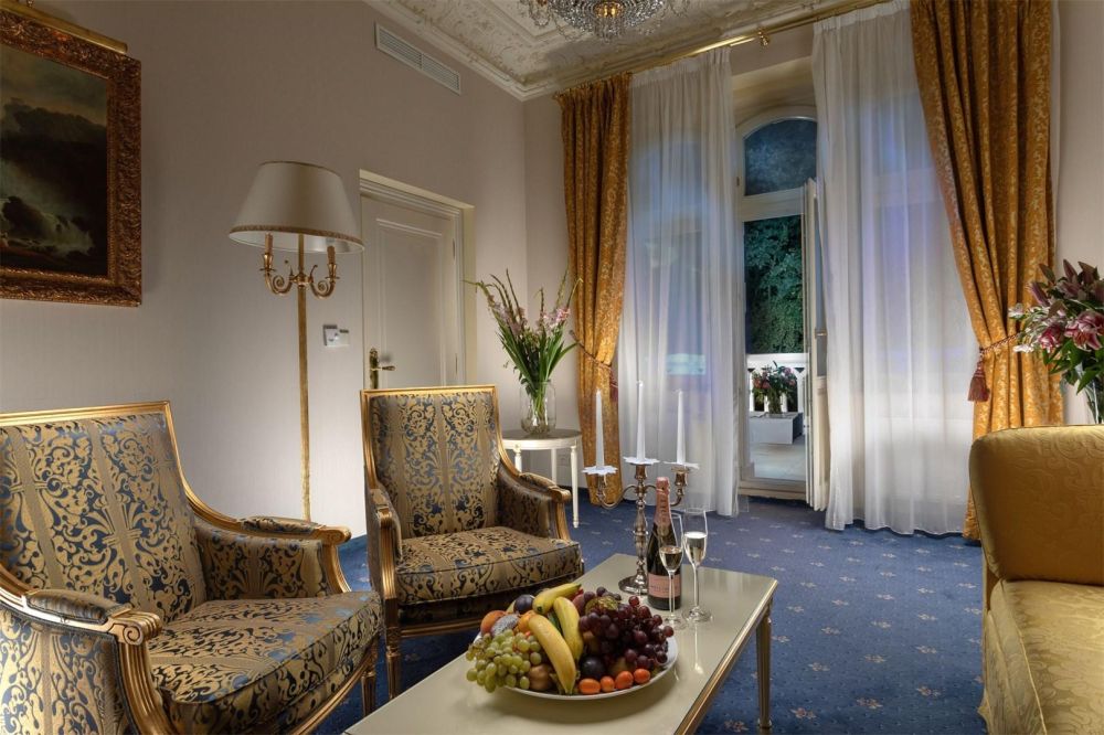 Presidential Suite, Savoy Westend 5*