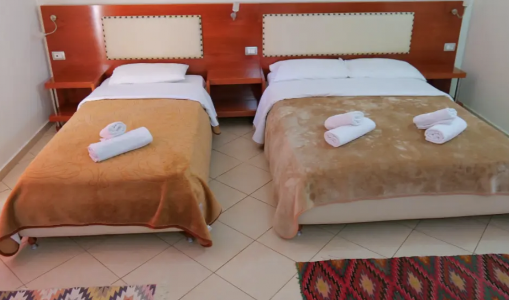 Family Quadruple Room, Veli 3*