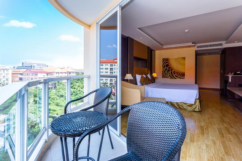 Superior Balcony Room, Nova Gold Pattaya 4*