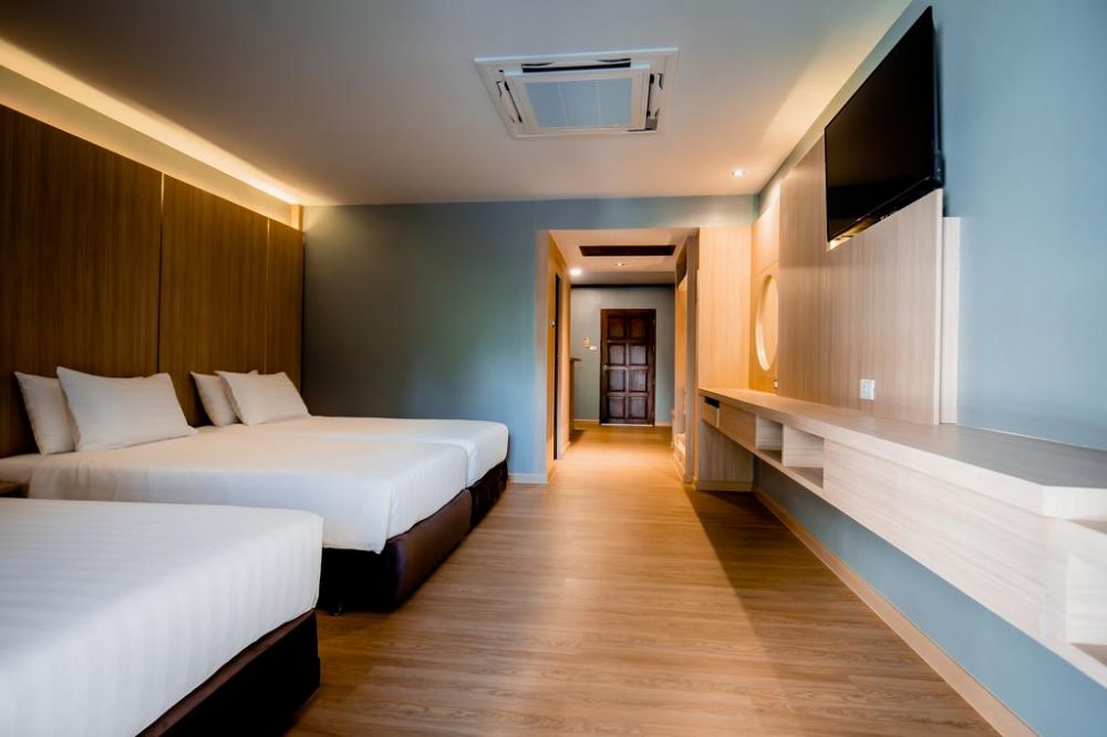 Deluxe Triple room, Thanthip Beach Resort 3*