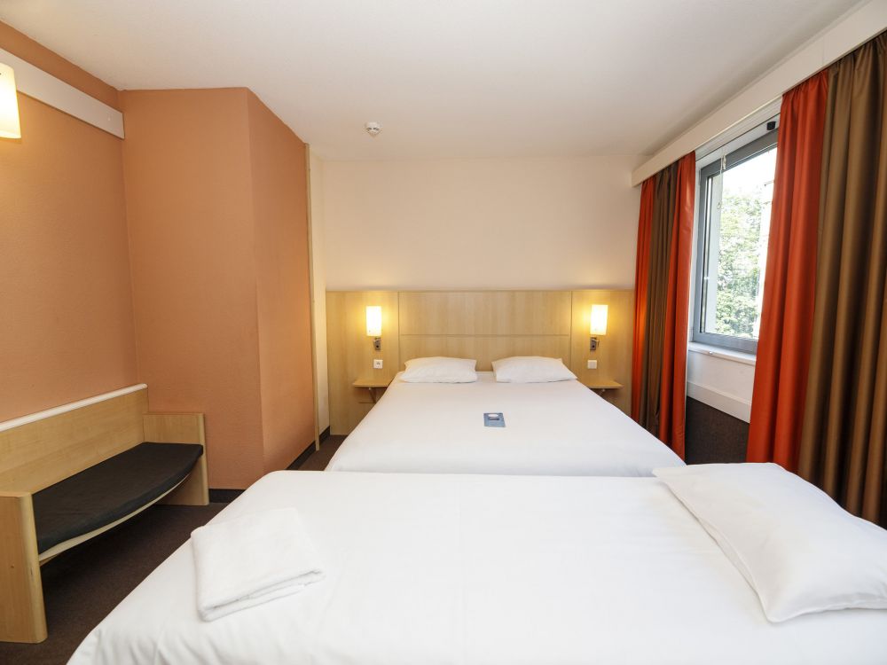 Double Standard, Ibis Praha Wenceslas Square 3*