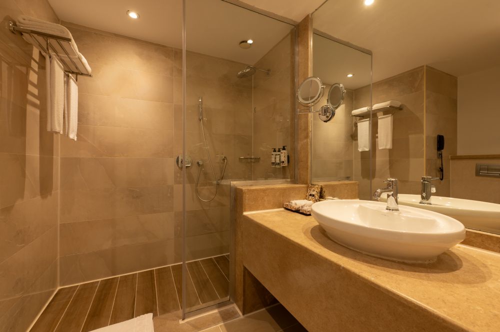 Deluxe King Room, Bougan Villea Retreat Maldives 