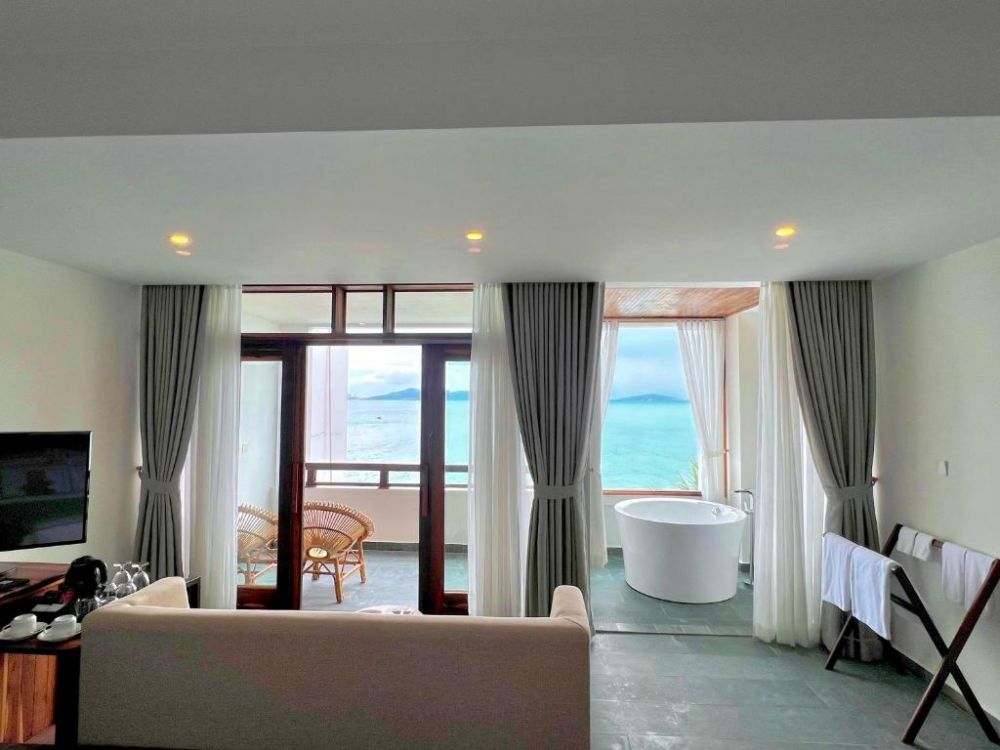 Executive Ocean Suite, Alibu Resort Nha Trang 5*