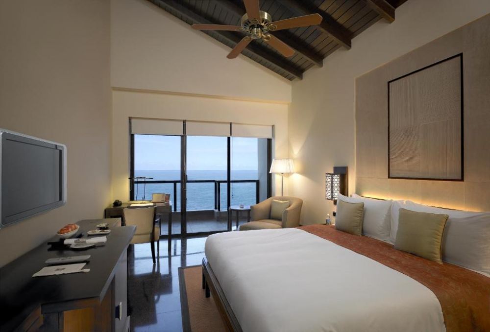 Royal Club Room, Leela Raviz Kovalam 5*