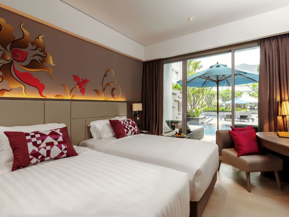 Deluxe Pool Access, Grand Mercure Phuket Patong 5*