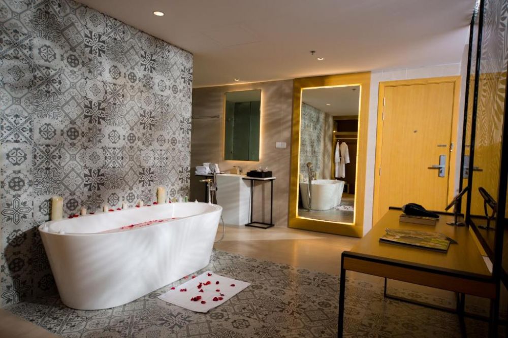 Executive Suite, Quinter Central Nha Trang 5*