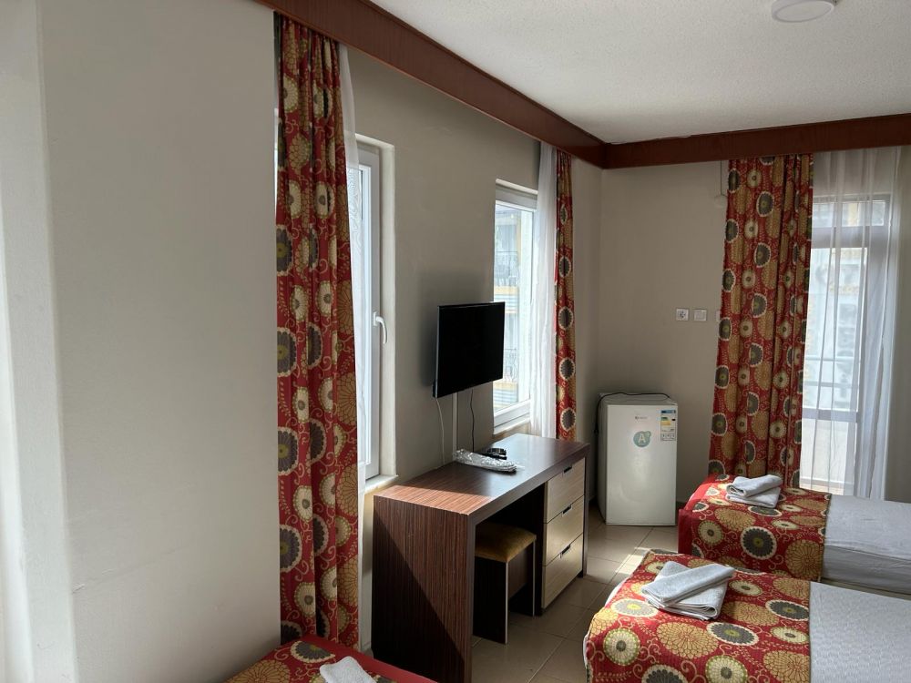 Economy Triple Room, Rosella Hotel 3*