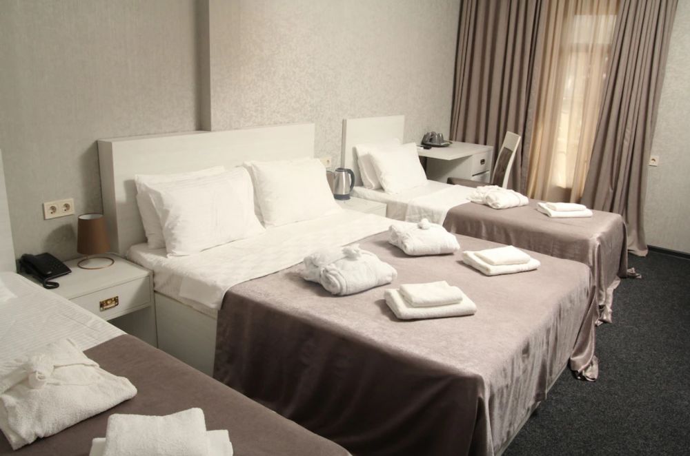 Triple/Quadriple Terrace, Piazza Tbilisi 3*