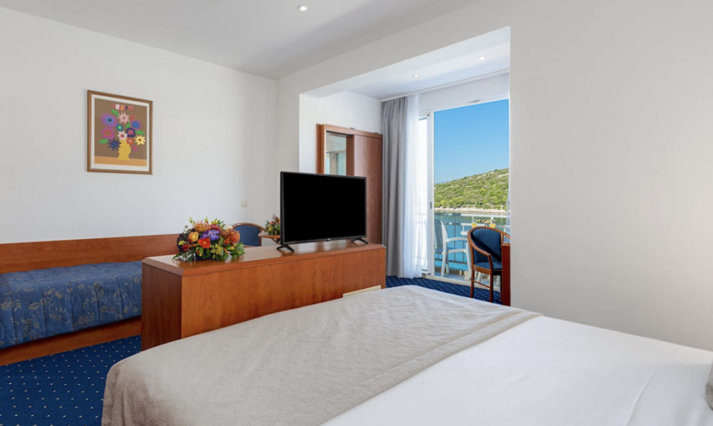 Superior Room with Balcony and Sea View, Vis Hotel 3*