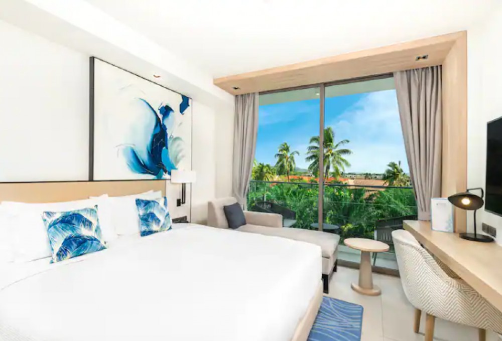 Guest Room With Balcony, Hilton Garden Inn Phuket Bangtao 4*