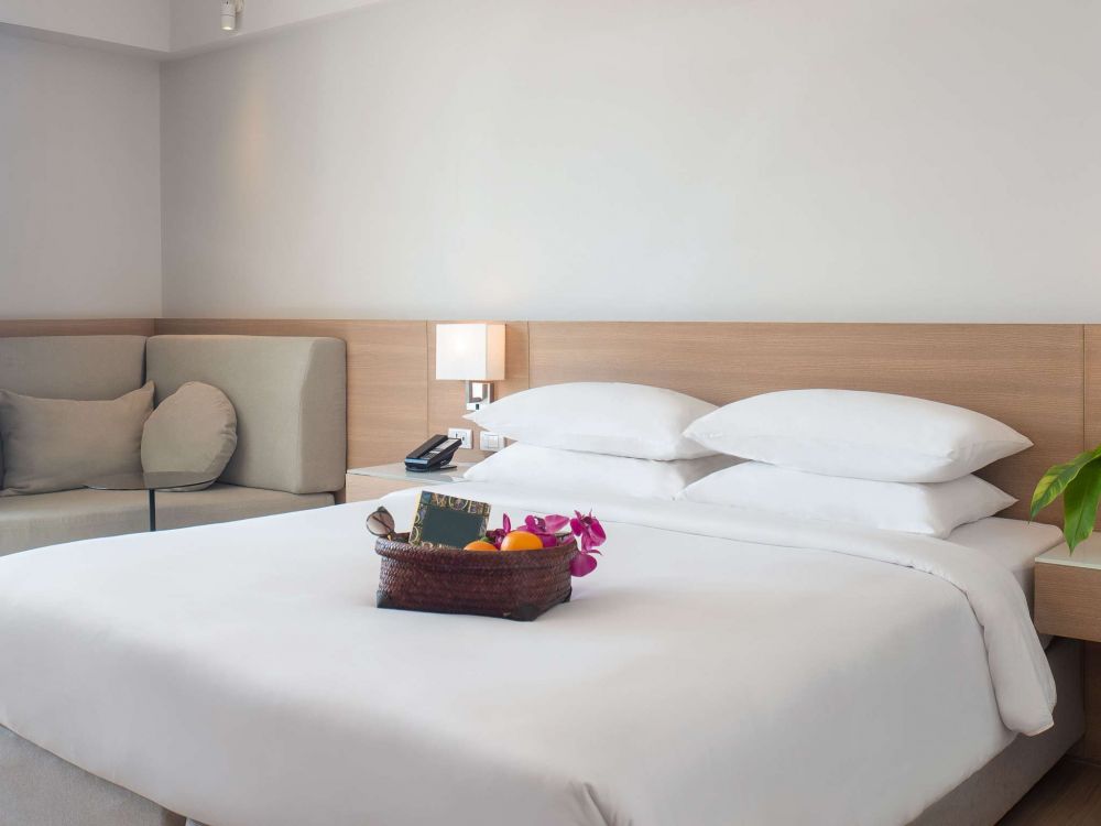 Deluxe Room With Balcony, Andaman Beach Hotel Phuket - Handwriting Collection (ex. Hyatt Place Phuket Patong) 4*