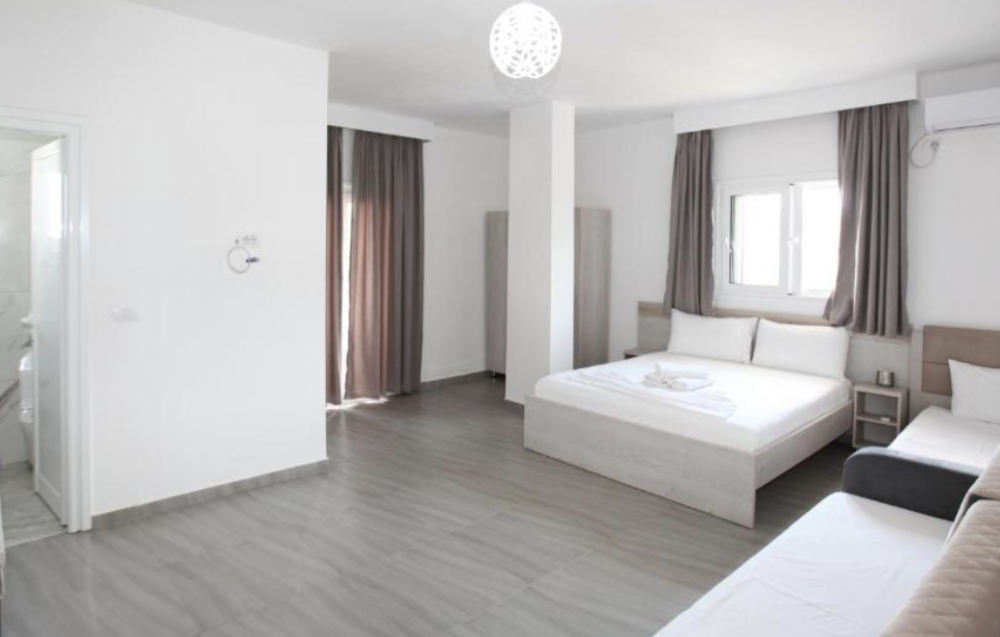 QUADRUPLE ROOM WITH BALCONY, Vila Dodaj 3*