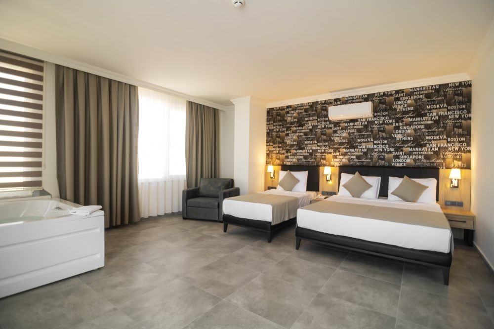 Superior Jacuzzi Room, Grand Kolibri Prestige & SPA 5*