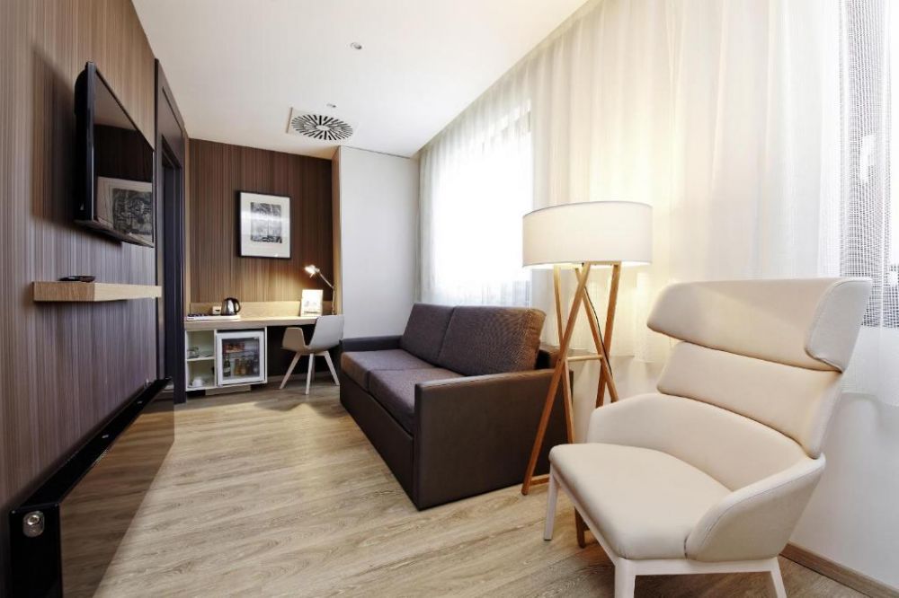 Junior Suite, Occidental Praha (ex. Barcelo Praha) 4*