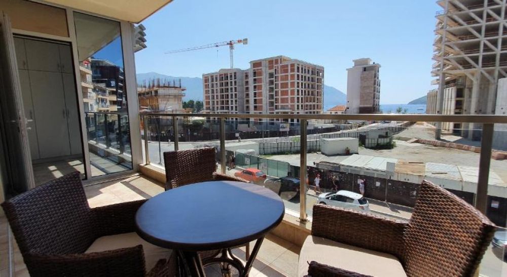 1 Bedroom Apartment Small Balcony, Toblerone Apartments 3*