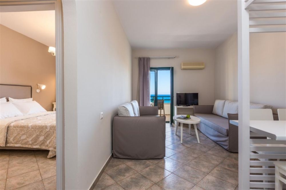 Apartment, Manos Palace 4*