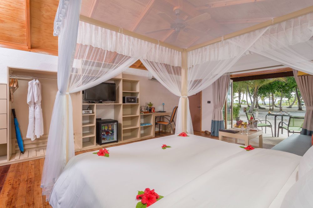 Jacuzzi Beach Villa, Meeru Island Resort 4*