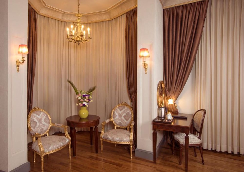 Corner suite room, Palazzo Donizetti Hotel 4*