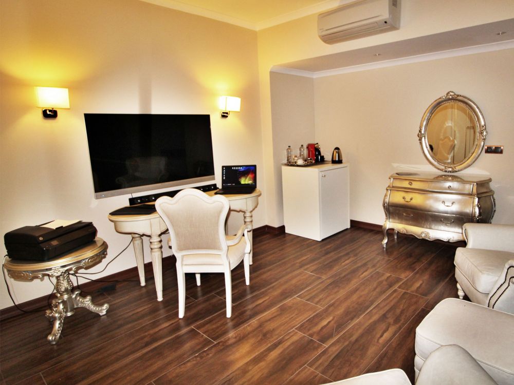 Business Suite, Azka Hotel 5*