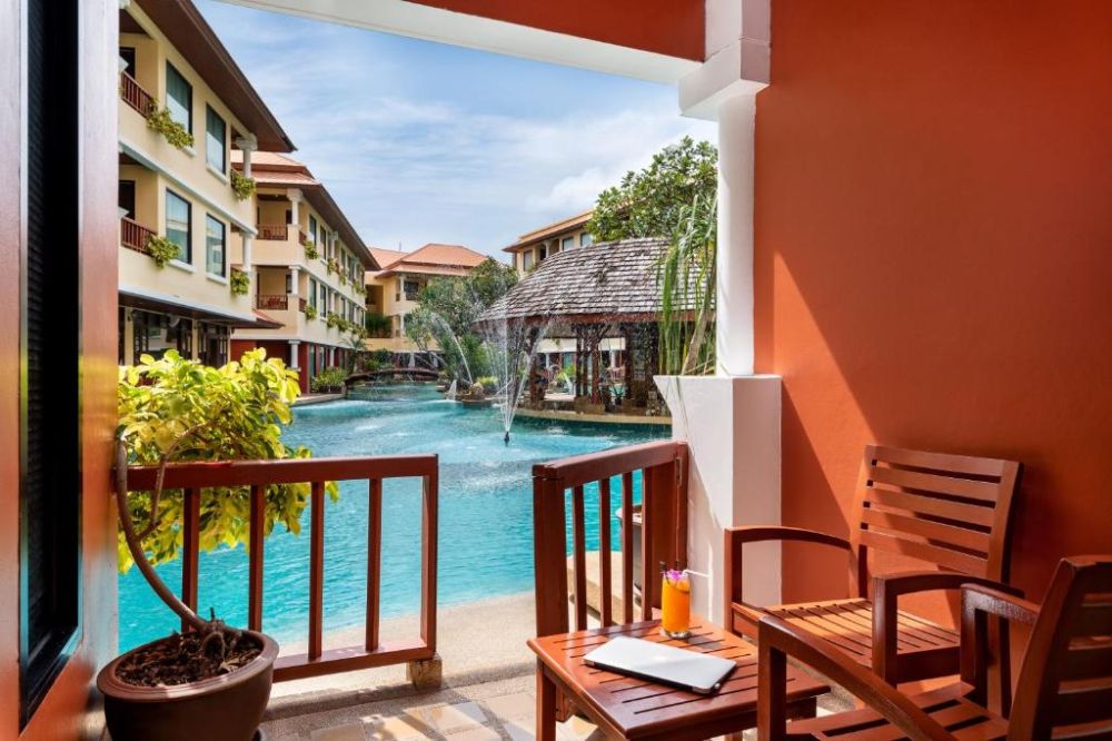 Deluxe Pool Access, Patong Paragon Hotel 4*