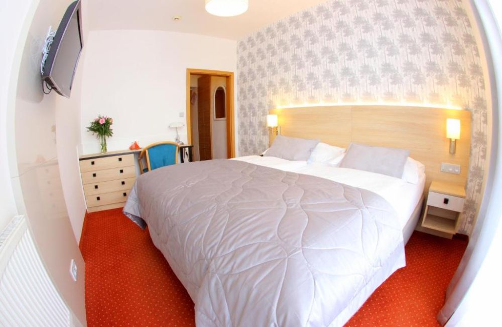 Double Room, Flora 3*