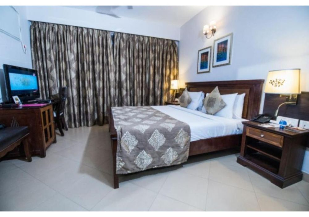 Family Suite AC, Neelams The Grand 4*