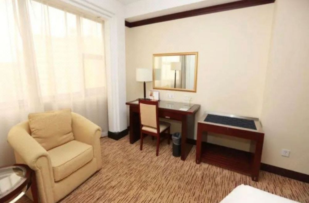 Deluxe, Beijing Poly Plaza Hotel 4*