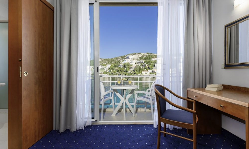 Superior Room with Balcony and Sea View, Vis Hotel 3*