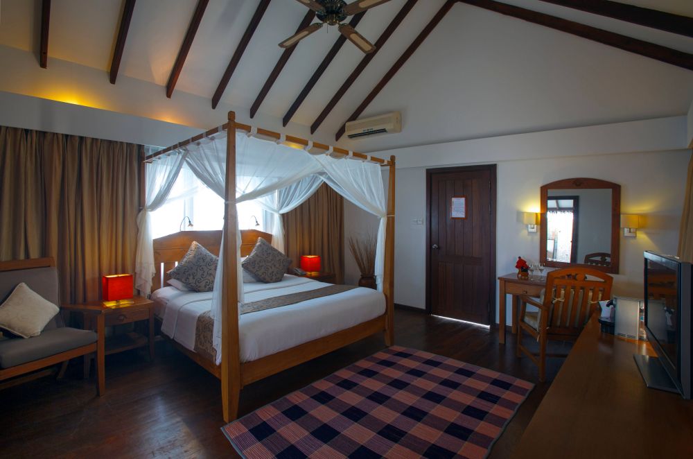 Beach Villa Suite, Medhufushi Island Resort 4*