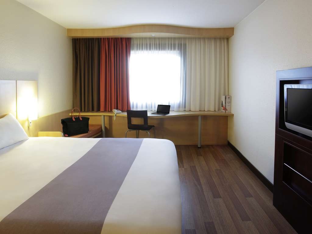 Standard, Ibis Budapest Heroes Square 3*