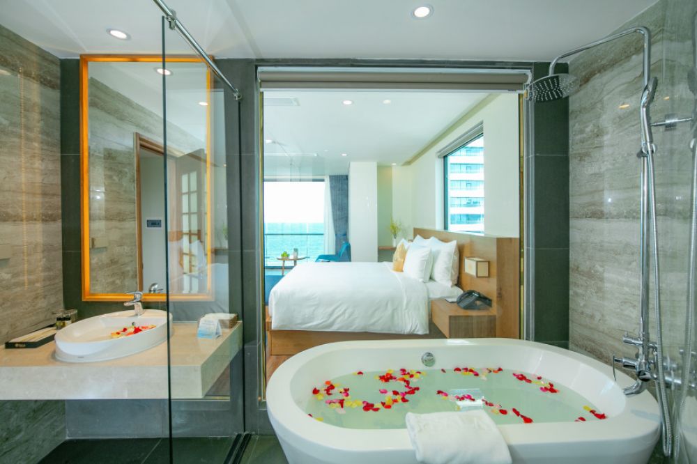 Suite Partial Sea View, Sala Danang Beach Hotel 4*