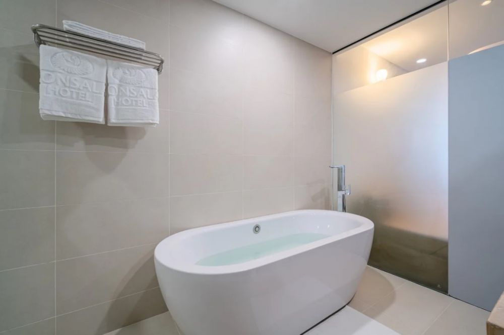 Executive Twin CV/SV with Bathtub, Gonsala Hotel Nha Trang 5*