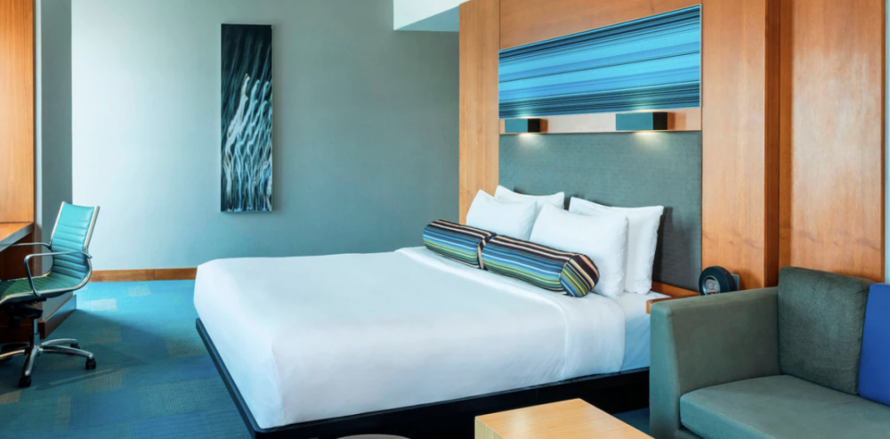 Savvy Plus Room, Aloft Abu Dhabi 4*