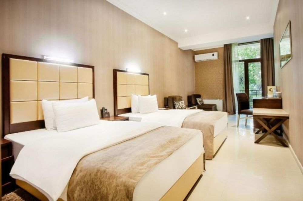 Quadriple, Orion Tbilisi 4*