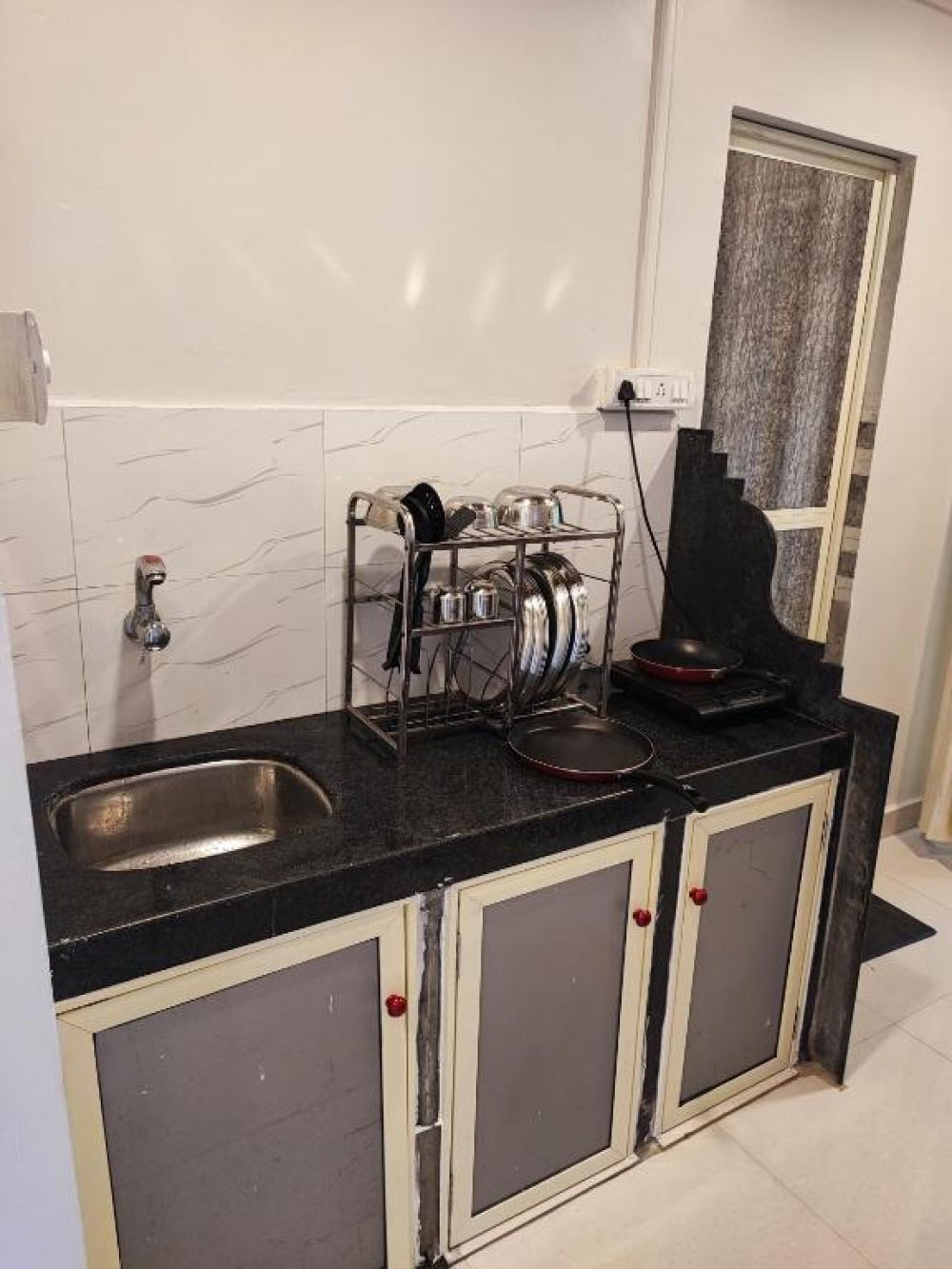 Family Studio AC with Kitchen, Shivam BNB 