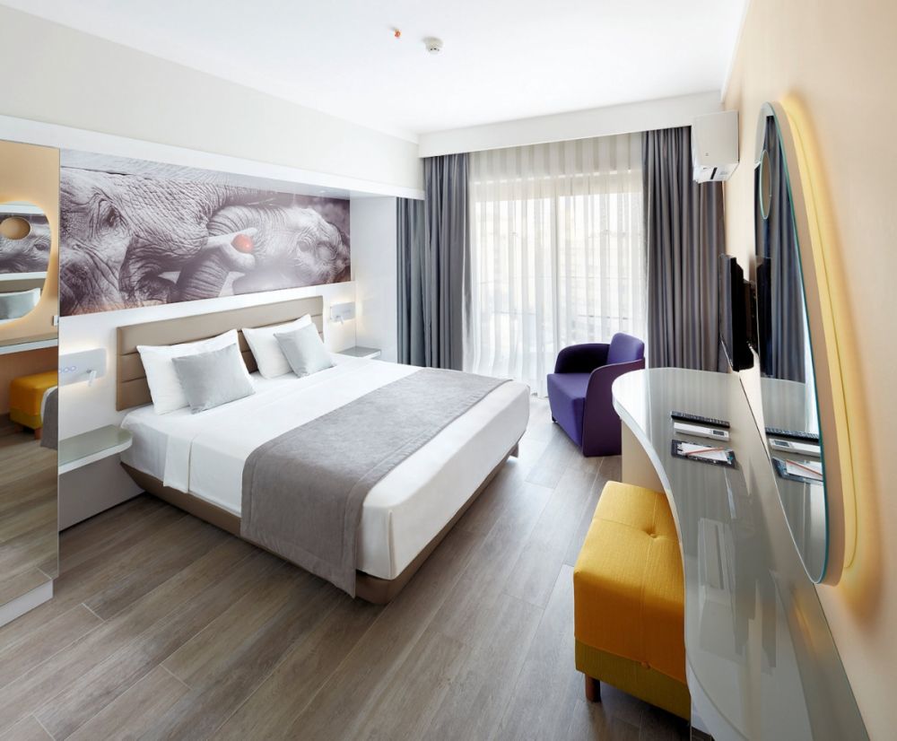 Standart, Lalila Blue Suites 5*