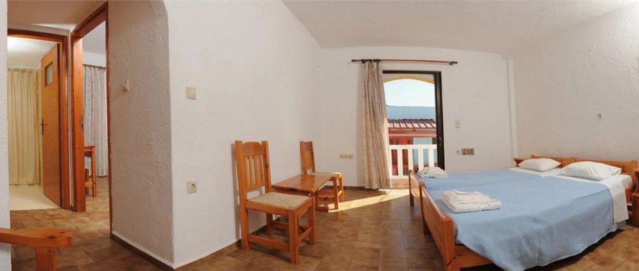 Family Room, Paloma Garden 3*